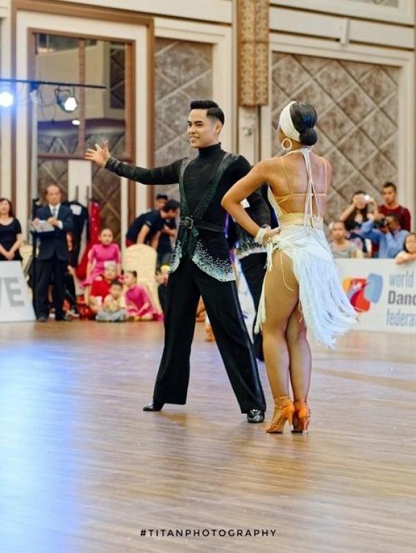 モダンドレス92102018